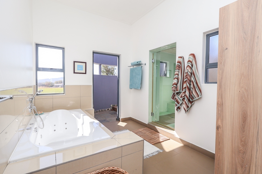 5 Bedroom Property for Sale in The Coves North West